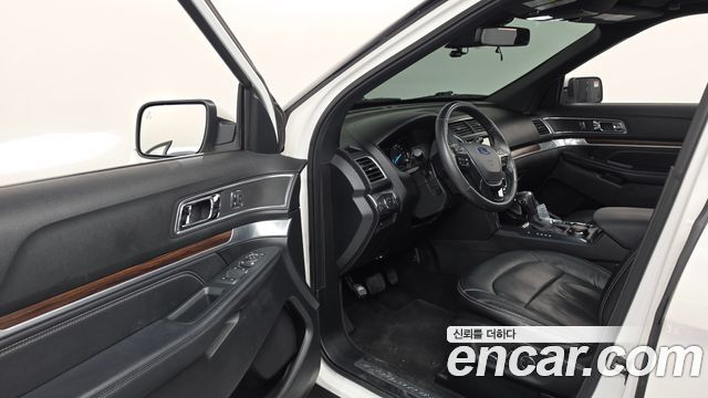Ford Explorer 2018 — photo 10