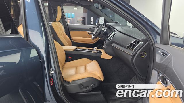 Volvo XC90 2023 — photo 11