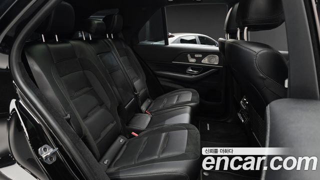 Mercedes-Benz GLE-Class 2023 — photo 17