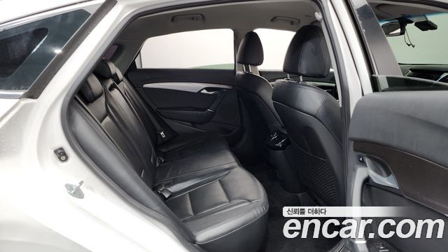 Hyundai i40 2014 — photo 11