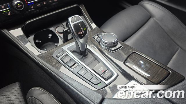 BMW 5-Series 2016 — photo 9