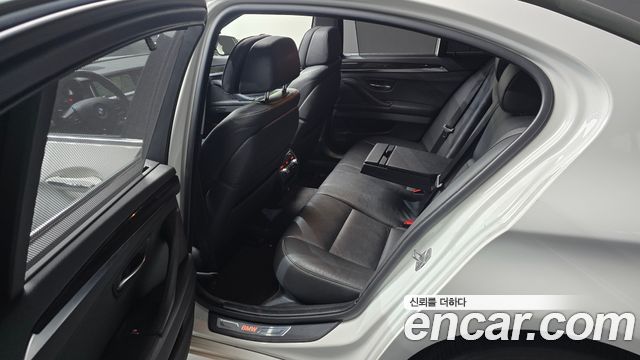 BMW 5-Series 2016 — photo 11