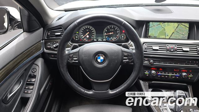 BMW 5-Series 2016 — photo 13