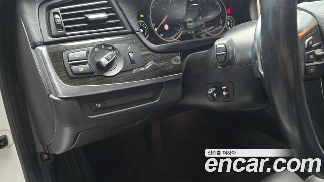 BMW 5-Series 2016 — photo 14