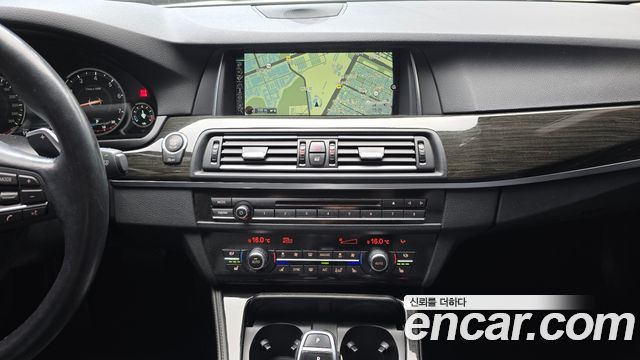 BMW 5-Series 2016 — photo 19