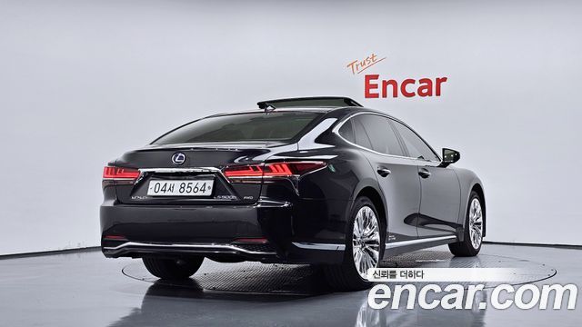 Lexus LS 2018 — photo 2