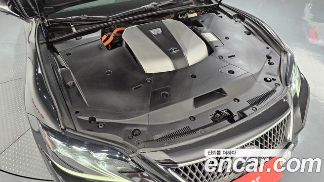 Lexus LS 2018 — photo 6