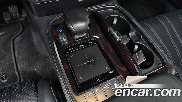 Lexus LS 2018 — photo 9