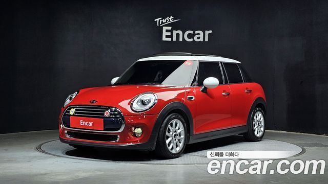 Mini Cooper 2017 — photo 1