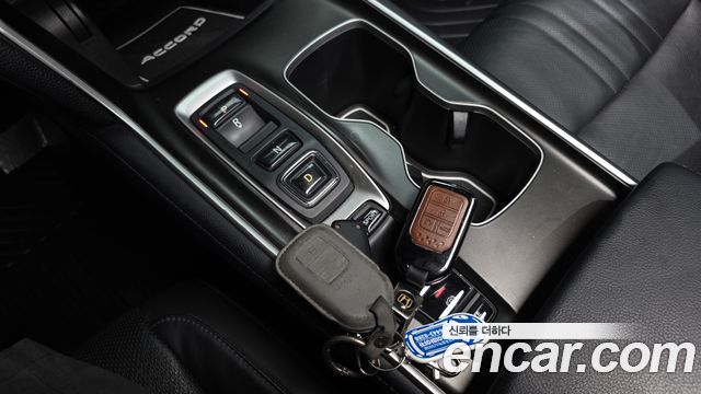 Honda Accord 2018 — photo 12