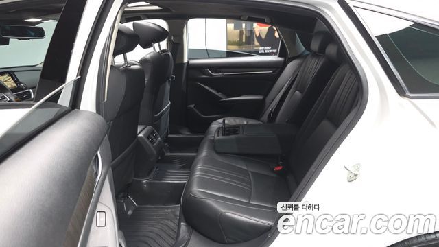 Honda Accord 2018 — photo 17