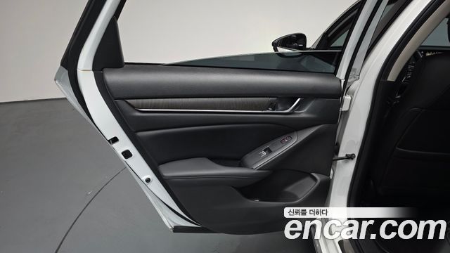 Honda Accord 2018 — photo 15
