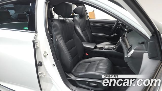 Honda Accord 2018 — photo 16