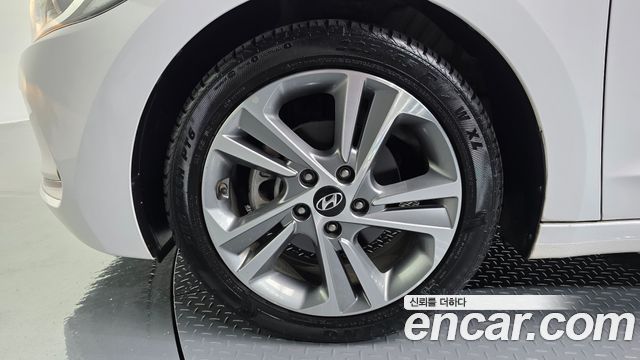 Hyundai AVANTE 2018 — photo 5