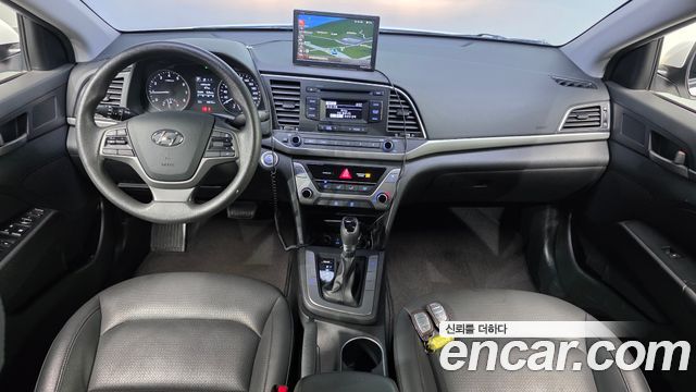 Hyundai AVANTE 2018 — photo 10