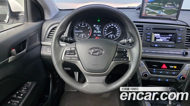 Hyundai AVANTE 2018 — photo 19