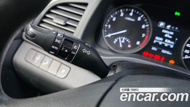 Hyundai AVANTE 2018 — photo 26