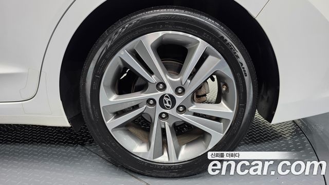 Hyundai AVANTE 2018 — photo 7