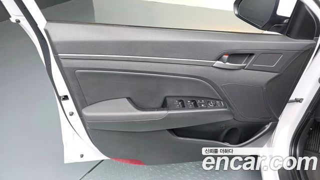 Hyundai AVANTE 2018 — photo 14