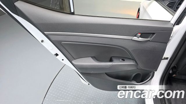 Hyundai AVANTE 2018 — photo 15