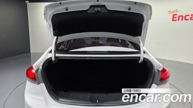 Hyundai AVANTE 2018 — photo 31