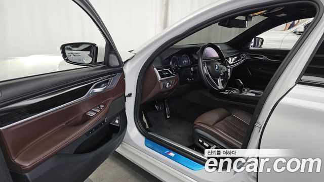 BMW 7-Series 2019 — photo 10