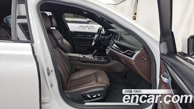 BMW 7-Series 2019 — photo 11