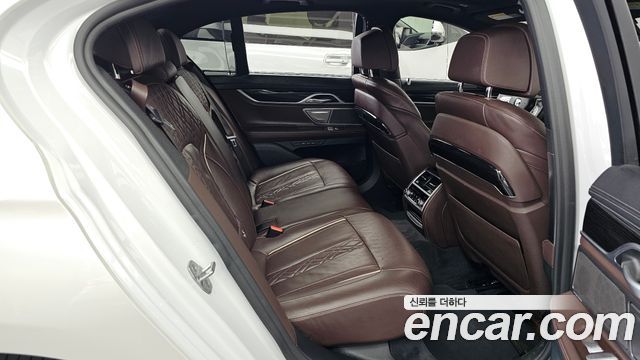 BMW 7-Series 2019 — photo 12