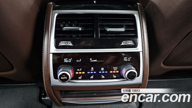 BMW 7-Series 2019 — photo 18