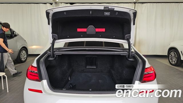 BMW 7-Series 2019 — photo 20