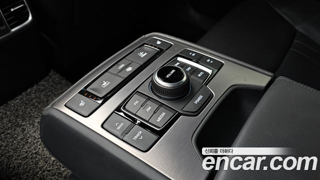 Hyundai Genesis 2016 — photo 28