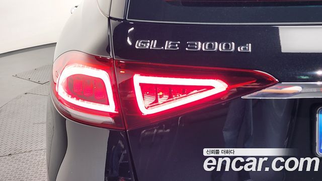 Mercedes-Benz GLE-Class 2020 — photo 9