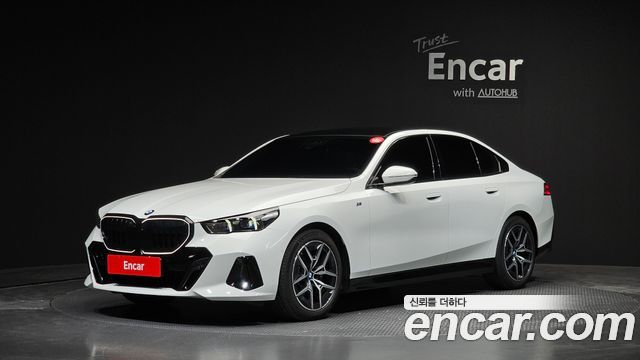 BMW 5-Series 2025 — photo 1