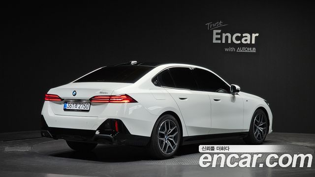 BMW 5-Series 2025 — photo 2