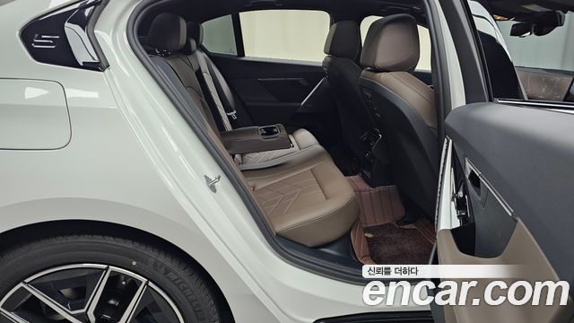 BMW 5-Series 2025 — photo 17