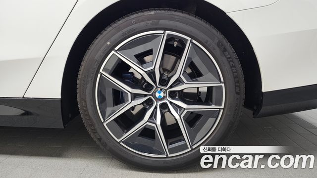BMW 5-Series 2025 — photo 7