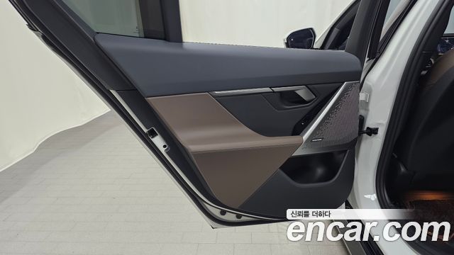 BMW 5-Series 2025 — photo 15