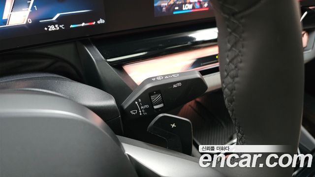 BMW 5-Series 2025 — photo 29