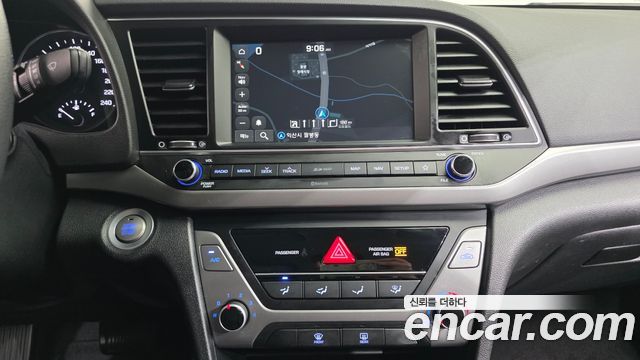 Hyundai AVANTE 2018 — photo 17