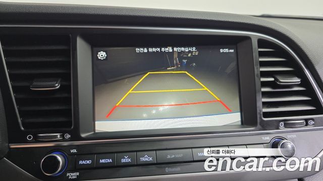 Hyundai AVANTE 2018 — photo 18