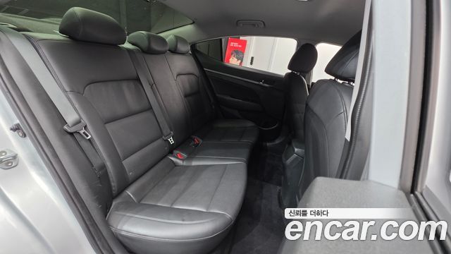 Hyundai AVANTE 2018 — photo 20