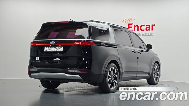 Kia Canival 2021 — photo 2