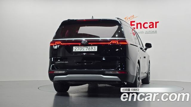 Kia Canival 2021 — photo 4