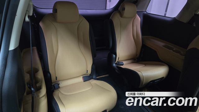Kia Canival 2021 — photo 18