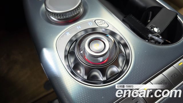 Genesis GV60 2023 — photo 12