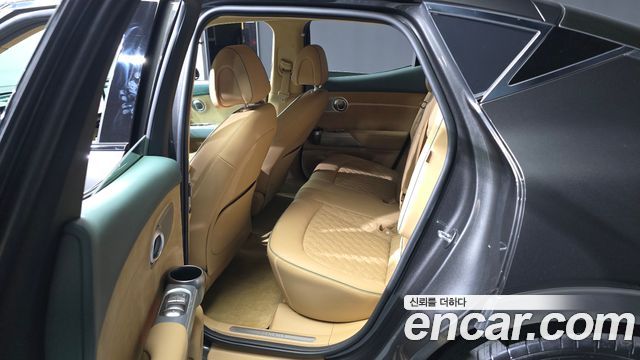 Genesis GV60 2023 — photo 17