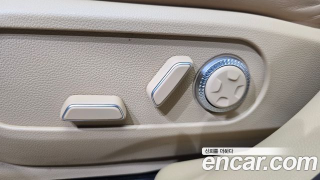 Genesis GV60 2023 — photo 31