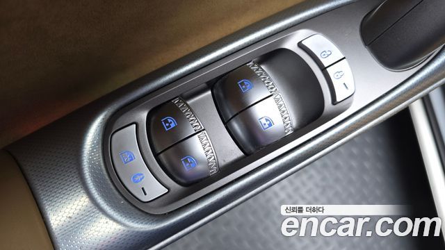 Genesis GV60 2023 — photo 33