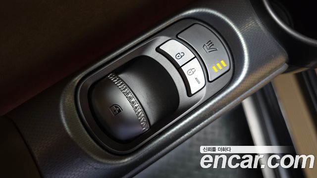 Genesis GV60 2023 — photo 35