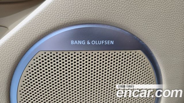 Genesis GV60 2023 — photo 36